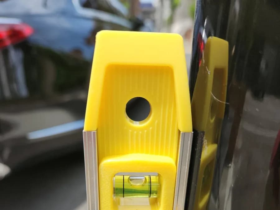 수평을 보며 설치하는 카스토퍼